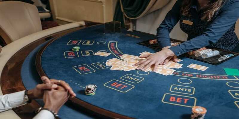 Chia sẻ cách chia bài Baccarat và những quy tắc cơ bản nhất